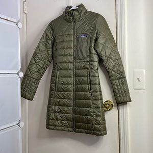 Patagonia olive green puff jacket